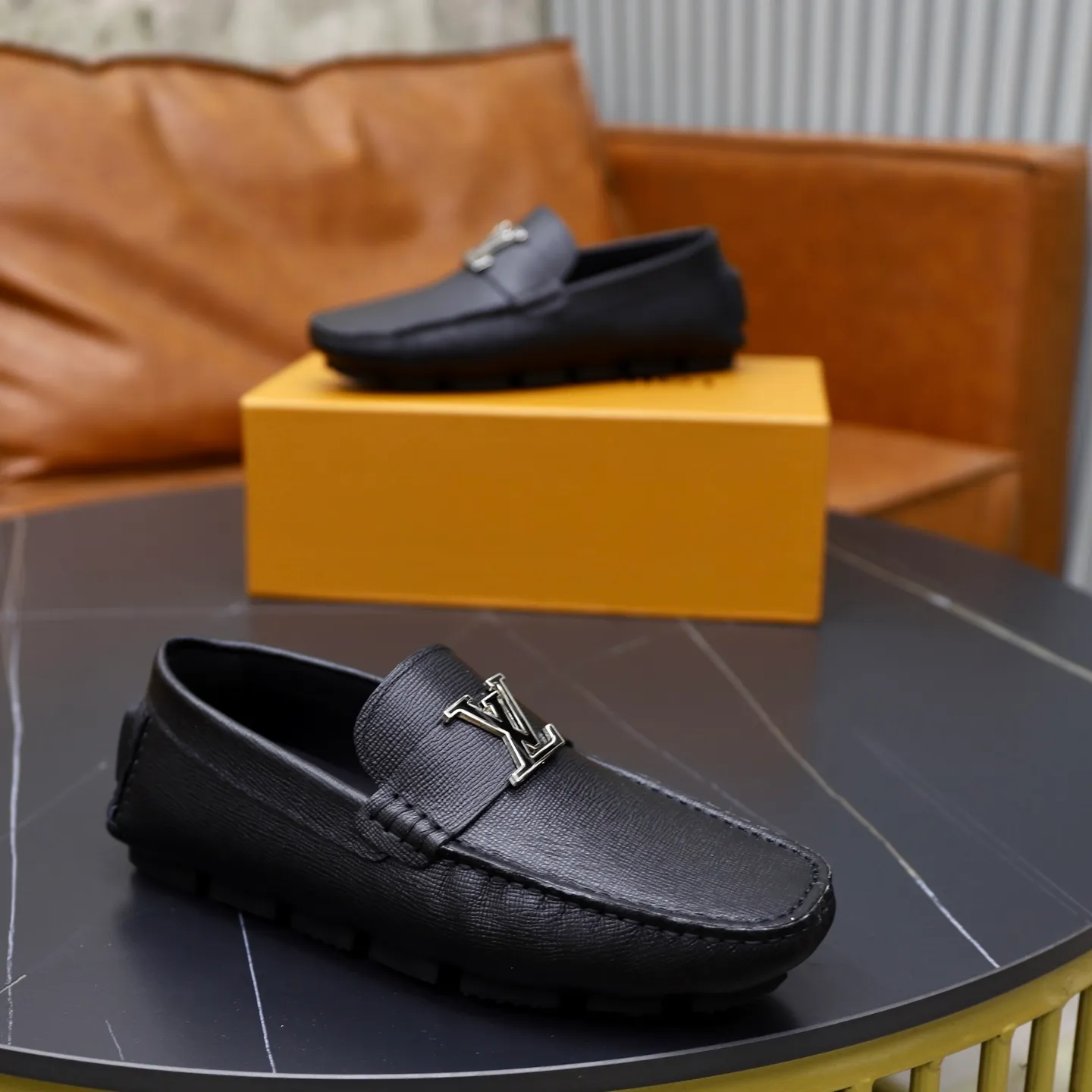 Ex-factory price: 480💰【LV】Louis Vuitton ⚠️High-end men’s driving and pedal series ⚠️38-44 (customized for 45) ⚠️All original cowhide leather! Thick and soft! Made entirely of calfskin lining! Rubber sheet anti-slip beanie sole! Three-dimensional package technology! Fashionable and classic! Handicrafts! Original high quality! Feel free to compare!